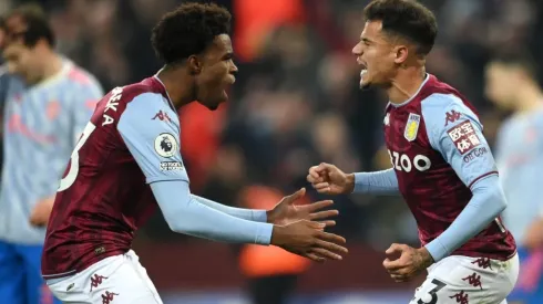 Chukwuemeka, junto a Coutinho, ex Liverpool y Barcelona.