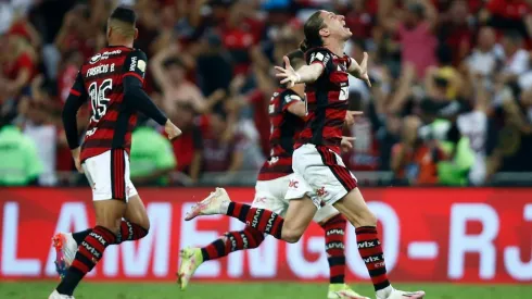 Festejo de gol y título de Flamengo.
