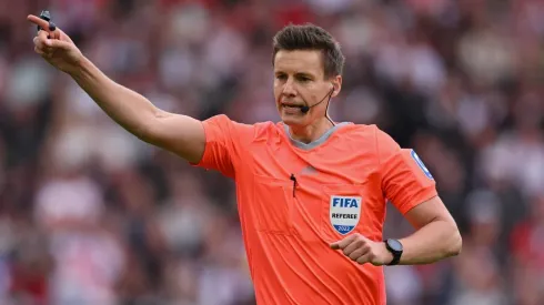 Daniel Siebert es el árbitro del partido.