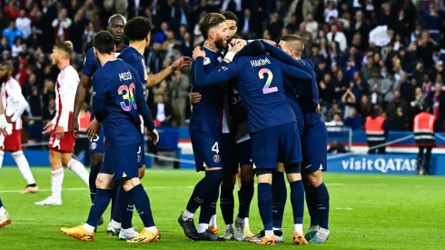 El abrazo de los jugadores de PSG en el triunfo ante Ajaccio.