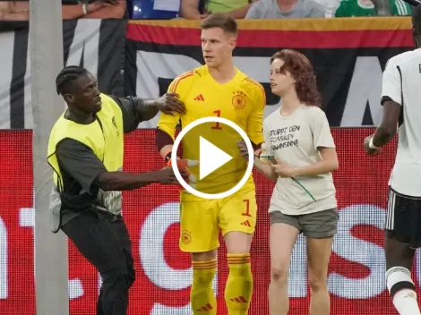 Ter Stegen evitó que dos activistas se encadenen en su arco