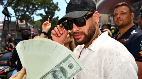 No tiene herederos y puso a Neymar en su testamento