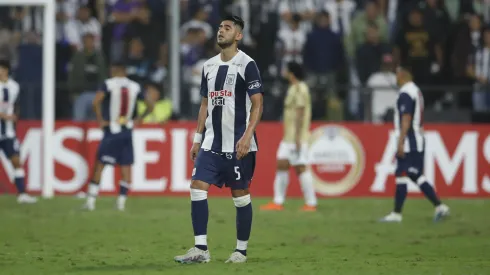 LIMA, PERU - JUNE 6: Carlos Zambrano of Alianza Lima reacts after losing a Copa CONMEBOL Libertadores group G match between Alianza Lima and Athletico Mineiro at Estadio Alejandro Villanueva on June 6, 2023 in Lima, Peru. (Photo by Daniel Apuy/Getty Images)