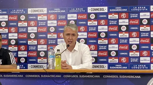 Tiago Nunes pegó la táctica extremadamente defensiva de Emelec