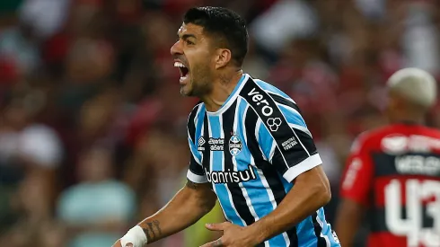 El delantero charrúa informó a Gremio del hostigamiento que sufrió junto con su familia en las últimas horas.