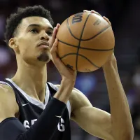 Victor Wembanyama practica el mítico tiro de una leyenda de los Lakers