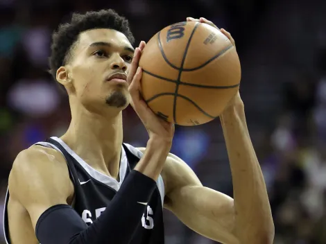 Victor Wembanyama practica el mítico tiro de una leyenda de los Lakers