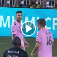 Messi fulminó con la mirada a Taylor porque no le devolvió un pase claro