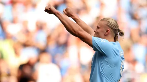 Las manos arriba de Haaland tras una enorme actuación personal.