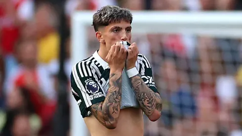 El hermano de Alejandro Garnacho se quejó por el gol que le anularon al Manchester United ante el Arsenal. Getty Images.