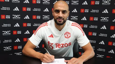 Amrabat fue anunciado como nuevo jugador de Manchester United.