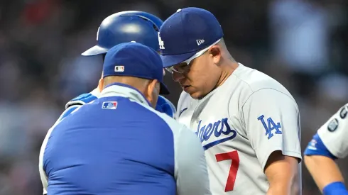 Dave Roberts y Julio Urías.
