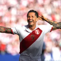 Lapadula se pone la camiseta y alienta a la Selección Peruana
