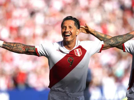 Lapadula se pone la camiseta y alienta a la Selección Peruana