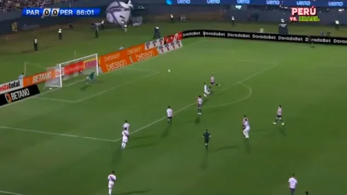 Poste evita un golazo de Guerrero de casi 30 metros de distancia