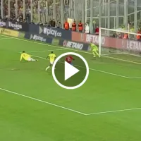 Solo bajo el arco: Alexis Sánchez erra increíble gol ante Colombia (VIDEO)