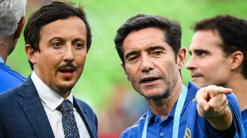 El entrenador español dio un paso al costado ante las disputas entre dirigentes y la hinchada.