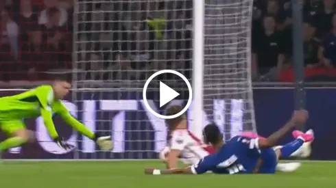 Blooper y golazo: Aubameyang se resbaló y le salió un tiro inatajable