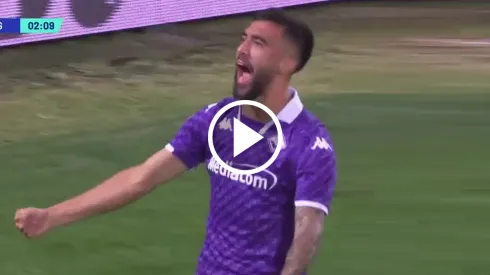 Confusión en el área y Nico González aprovecha para el gol de la Fiorentina a los dos minutos