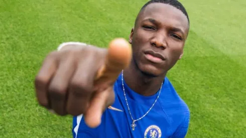 La nueva camiseta de Moisés Caicedo tiene este precio