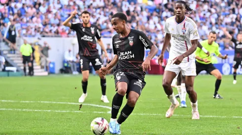 Eli Júnior Kroupi revoluciona el fútbol europeo con su talento.