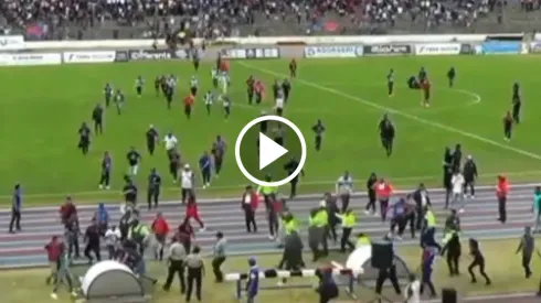 Hinchas de Olmedo se meten a agredir a jugadores