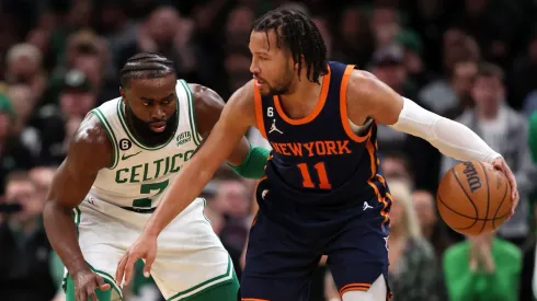 New York Knicks enfrenta a Boston Celtics por la NBA.