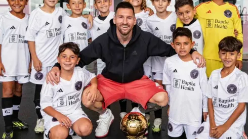 Lionel Messi presentó el Balón de Oro en las inferiores de Inter Miami.