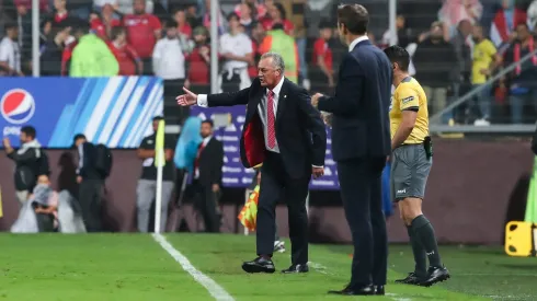 El ex DT de la Selección de Ecuador sigue siendo muy cuestionado en Costa Rica