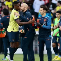 (VIDEO) Hinchas insultaron y lanzaron objetos a Félix Sánchez Bas