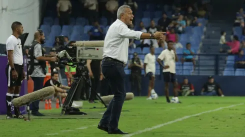 El DT se refirió a continuar en Emelec para la temporada 2024.