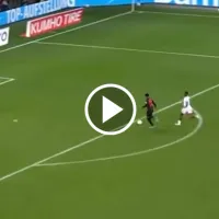 (VIDEO) Espectacular corte de William Pacho en la Bundesliga
