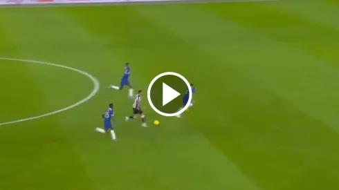 El ecuatoriano quedó mal en un pase atrás