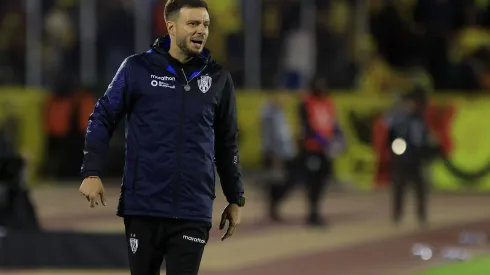 QUITO, ECUADOR - AUGUST 9: Head coach Martin Anselmi of Independiente del Valle reacts during the Copa CONMEBOL Libertadores round of 16 second leg match between Independiente del Valle and Deportivo Pereira at Olimpico Atahualpa Stadium on August 9, 2023 in Quito, Ecuador. (Photo by Franklin Jacome/Getty Images)