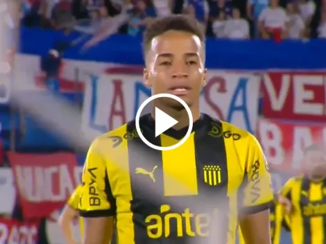 (VIDEO) Byron Castillo recibe su primer "golpe" en Peñarol