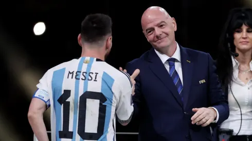 Leo Messi y Gianni Infantino.