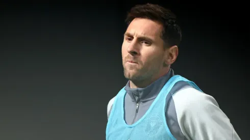 Lionel Messi en el calentamiento previo a la derrota en Arabia. 
