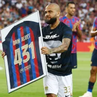 Barcelona vuelve a considerar a Dani Alves como leyenda