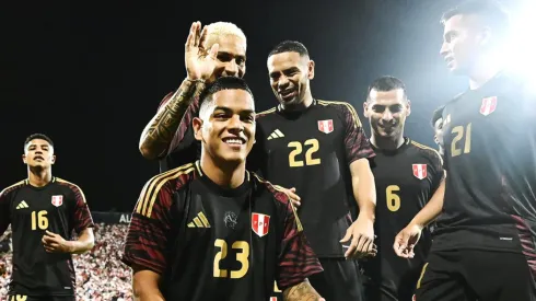 Selección Peruana y sus asistidores