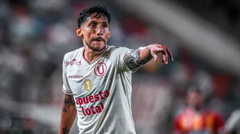 Christofer Gonzales jugando en Universitario.