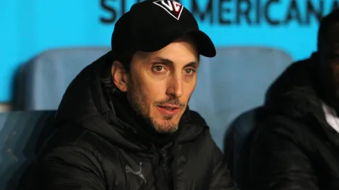 Futbol, Magallanes vs Liga Deportiva Universitaria de Quito, Fase de Grupos, Copa Conmebol Sudamericana 2023 El entrenador de LDU Quito Luis Zubeldia es fotografiado durante el partido de Copa Conmebol Sudamericana contra Magallanes disputado en el estadio El Teniente en Rancagua, Chile. 23/5/2023 Jorge Loyola/Photosport Football, Magallanes vs Liga Deportiva Universitaria de Quito group stage, Conmebol Sudamericana Cup LDU Quito s head coach Luis Zubeldia is pictured during the Copa Conmebol Sudamericana championship match against Magallanes at the El Teniente in Rancagua, Chile. el estadio El Teniente en Rancagua, Chile. 23/5/2023 Jorge Loyola/Photosport Magallanes vs Liga Deportiva Universitaria de Quito, Copa Conmebol Sudamericana 2023