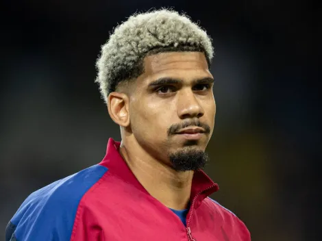 Duras críticas a Araújo en Barcelona por el penal que cometió ante Valencia