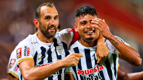 Barcos y De Santis en Alianza.