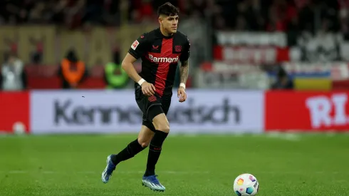 El central ecuatoriano se metería en la historia de la Bundesliga