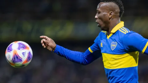 Luis Advíncula firmó contrato con Boca Juniors