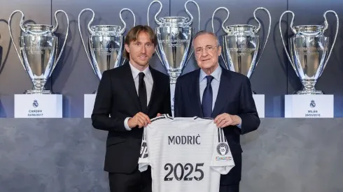 Luka Modric y el Real Madrid acordaron la renovación del contrato hasta mediados del 2025.