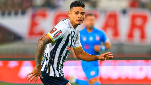 Jeriel De Santis jugando para Alianza Lima.