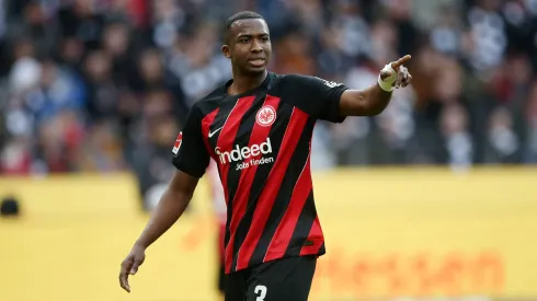 Pacho deja el Eintracht Frankfurt