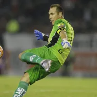 VIDEO Librado Azcona deja el arco y ahora juega como delantero