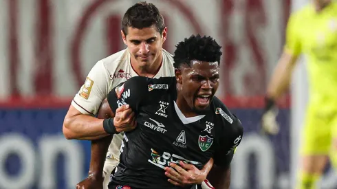 Universitario en duelo ante Unión Comercio por la Liga 1 de Perú.